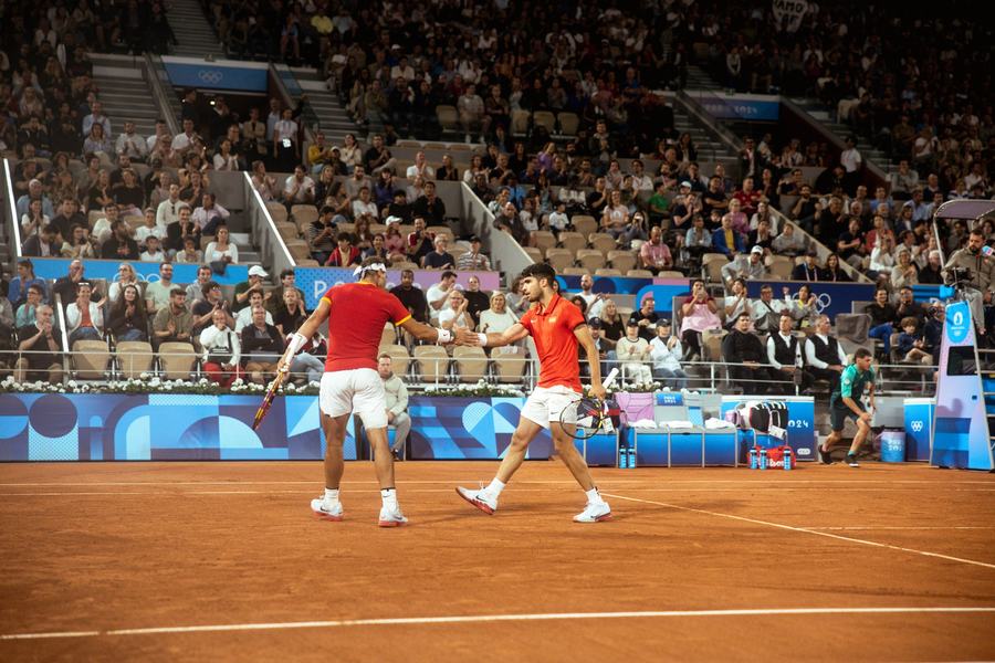The Spanish pair at the net