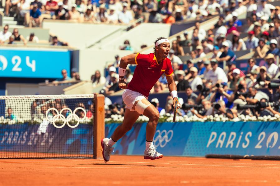 Nadal sprinting for a ball