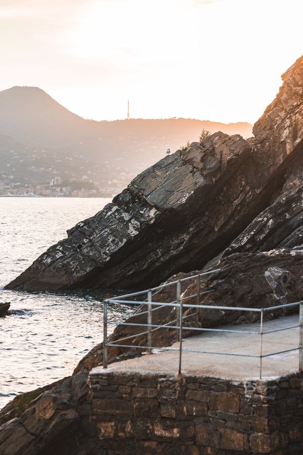 The sea and the cliffs