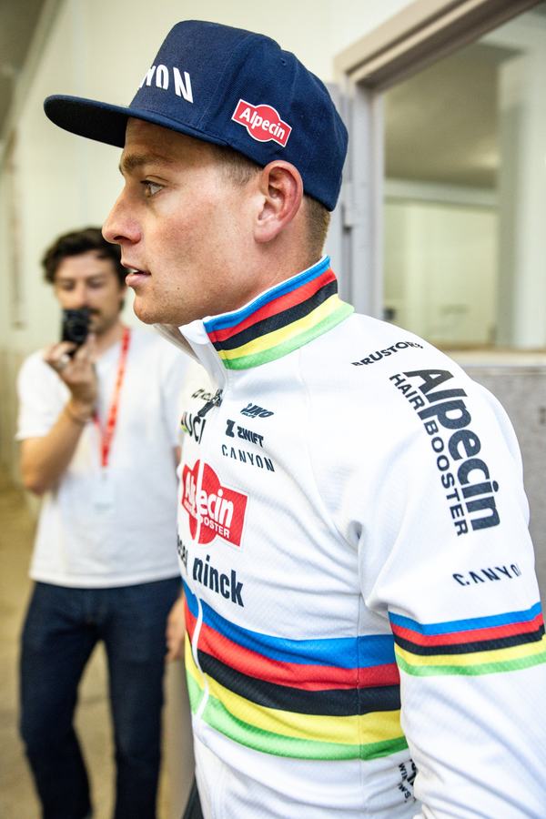 Van der Poel in the rainbow jersey