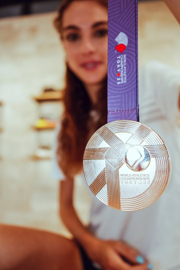 The medal, up close