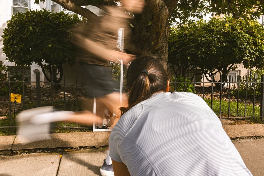 Tying a shoe, in motion
